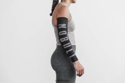 4T8N64437 ermer i blandet merinoull Nobull